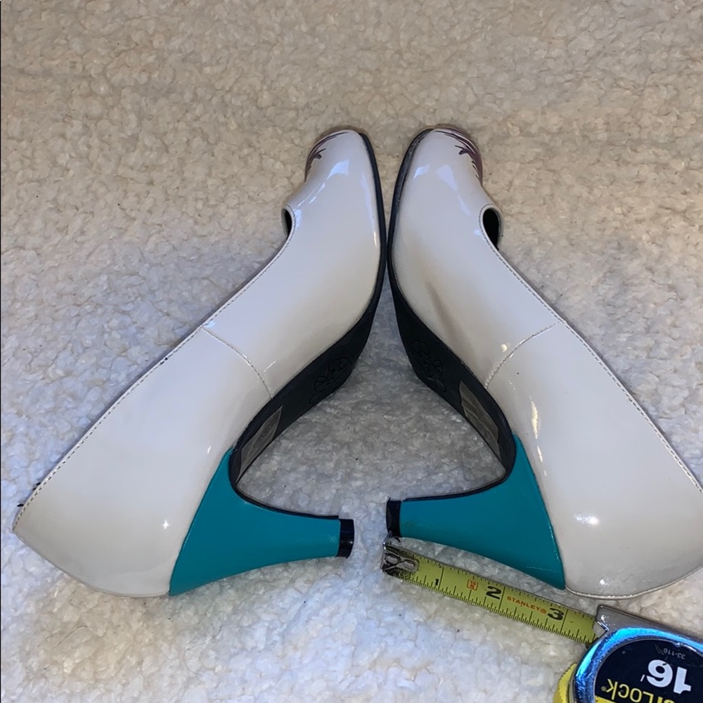 ModCloth Tuk Proudly Posh Feather Pumps Size 9 - Picture 3 of 5